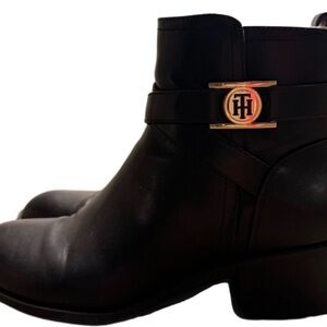 Tommy Hilfiger Black Ankle Boots – Leather Booties with Gold TH‎ Logo